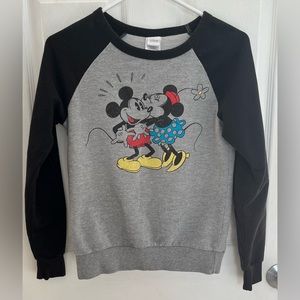 Disney Women’s Mickey & Minnie Distresses Sweatshirt, Size Small EUC